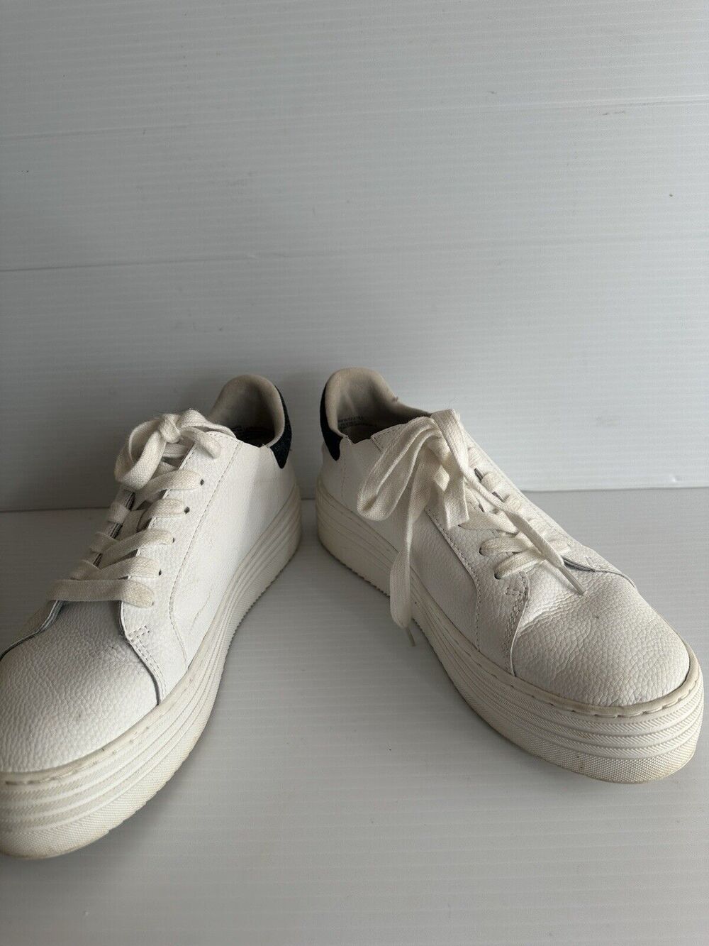 Joy Performance Comfort Leather Sneaker White/Black